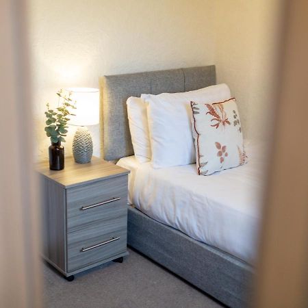 Ferienwohnung Adrian House, Near Hospital, Easy Parking + Garden Carlisle  Exterior foto