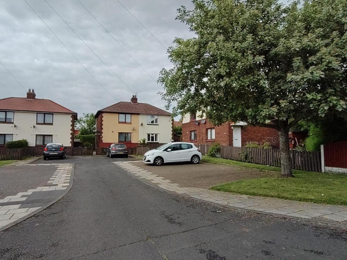 Ferienwohnung Adrian House, Near Hospital, Easy Parking + Garden Carlisle  Exterior foto