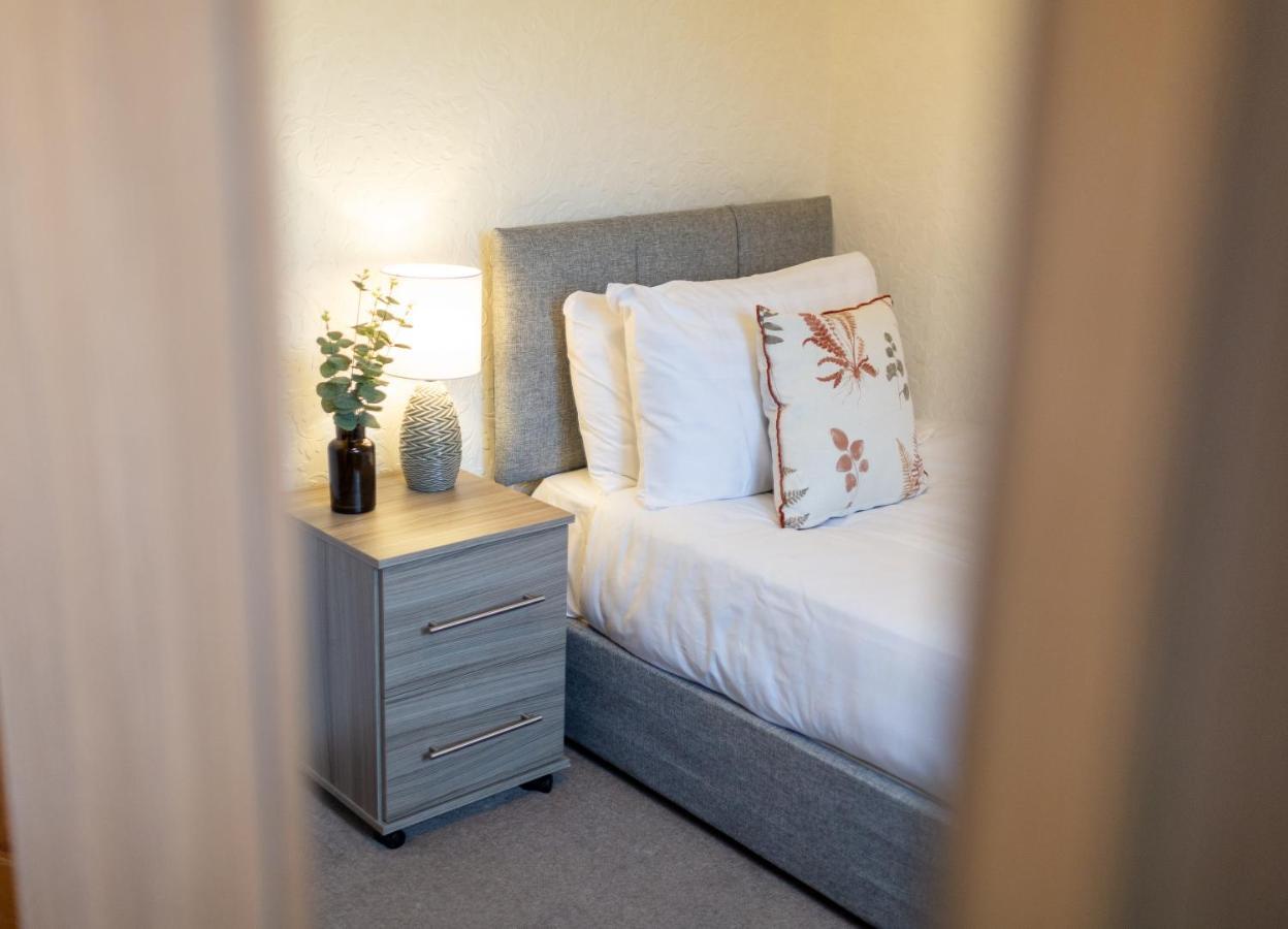 Ferienwohnung Adrian House, Near Hospital, Easy Parking + Garden Carlisle  Exterior foto