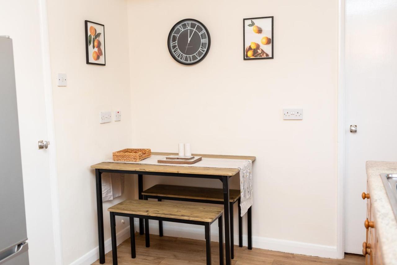 Ferienwohnung Adrian House, Near Hospital, Easy Parking + Garden Carlisle  Exterior foto
