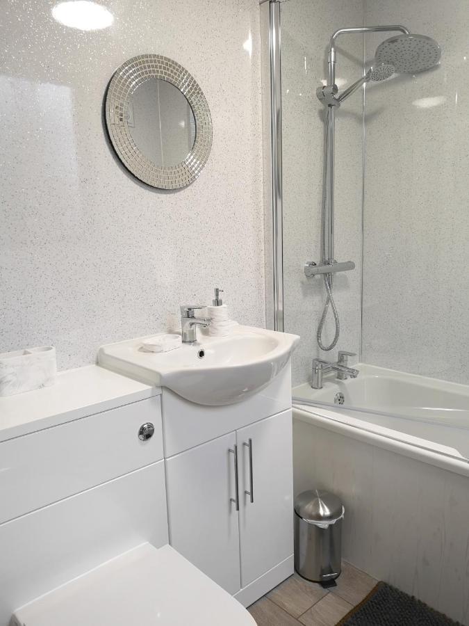 Ferienwohnung Adrian House, Near Hospital, Easy Parking + Garden Carlisle  Exterior foto